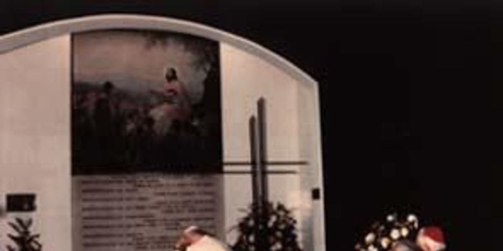 Papa Juan Pablo II en la Capilla del perdón, en el Santuario del Padre Alberto Hurtado, 1987