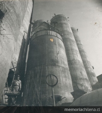 Instalaciones de la industria de cemento Polpaico, hacia 1960
