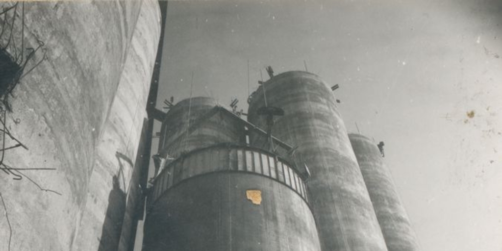 Instalaciones de la industria de cemento Polpaico, hacia 1960
