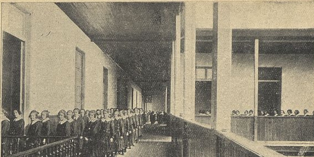 Corredores del Liceo de Señoritas "José Miguel Infante", 1926.