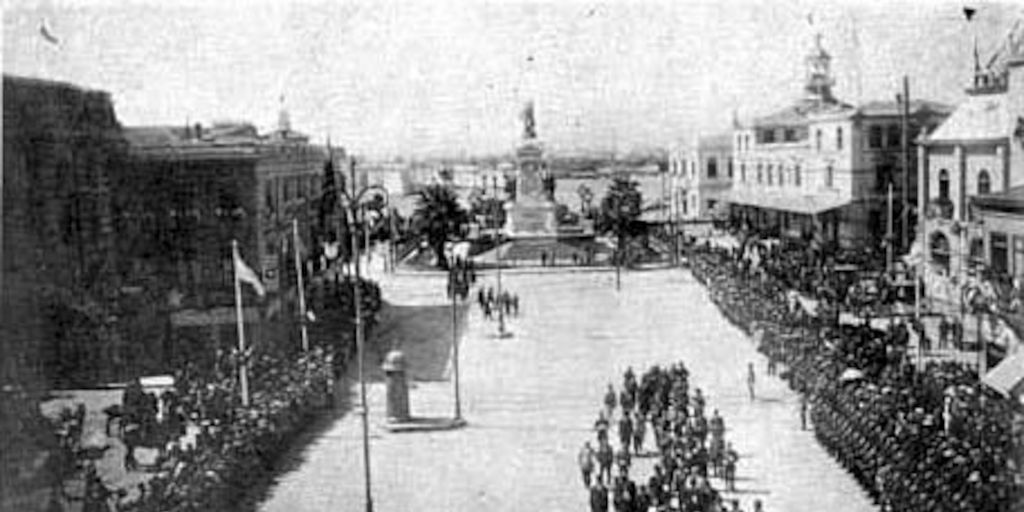 S.E. el Vicepresidente de la República y la comitiva en Dirección a la Intendencia, 1910