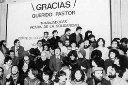 Cardenal Raúl Silva Henríquez y los trabajadores de la Vicaría