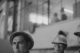 Trabajadores de la fundición de acero, Planta Siderúrgica de Huachipato, Compañía de Acero del Pacífico, hacia 1960