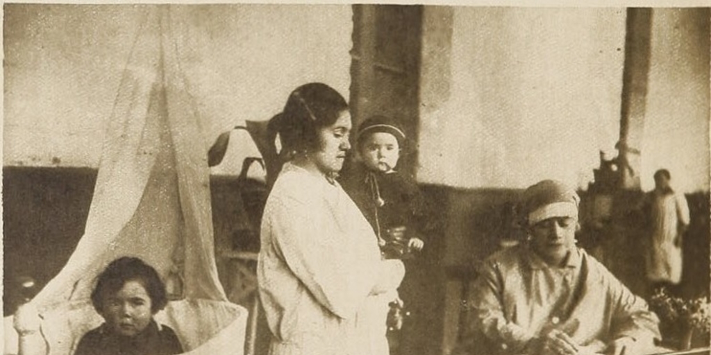 Visitadora recoge datos de una madre, 1928