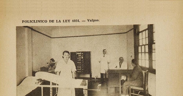 Embarazada recibe asistencia en el Centro Maternal del Policlínico de la Caja del Seguro Obrero, 1935