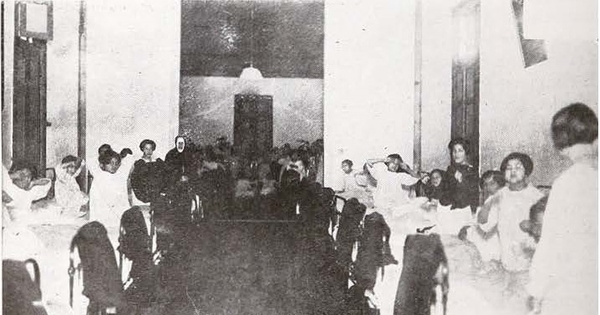 Niños en su dormitorio, Protectora de la Infancia, ca. 1927