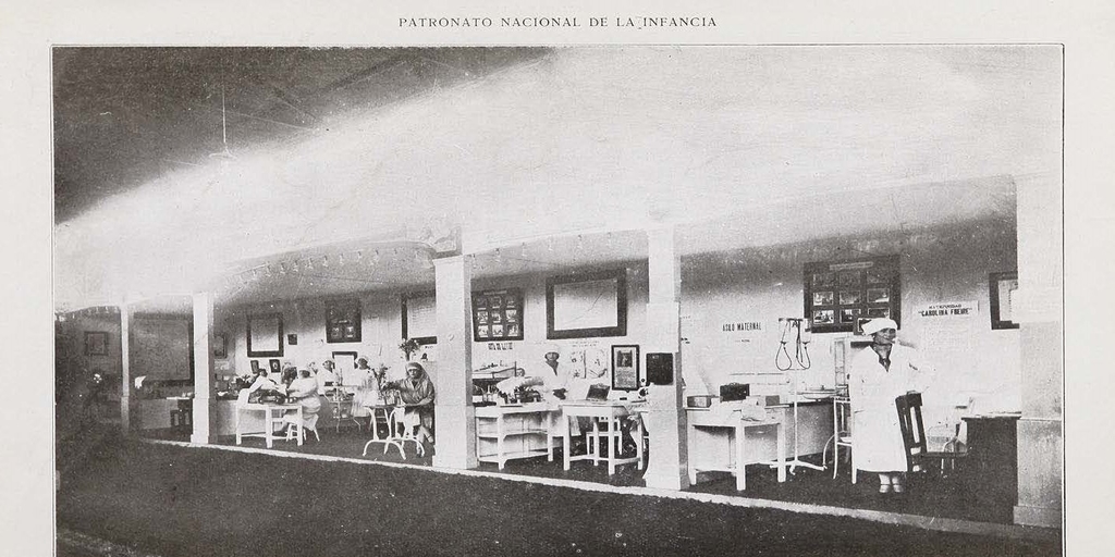 Patronato Nacional de la Infancia exponiendo su obra en la conmemoración del Decreto Amunátegui, 1927
