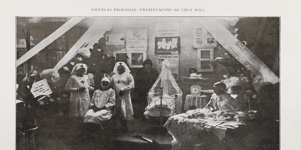 Presentación de la Cruz Roja exponiendo su labor en la conmemoración del Decreto Amunátegui, 1927