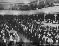 Público en concierto de beneficio en el Teatro Municipal, ca. 1925