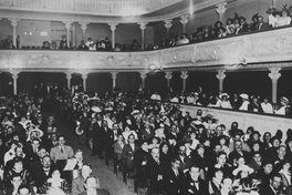 Público en concierto de beneficio en el Teatro Municipal, ca. 1925