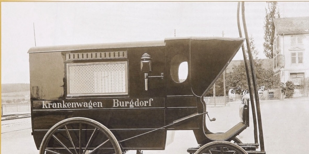 Ambulancia comprada en 1905 gracias a los aportes de Sara Braun