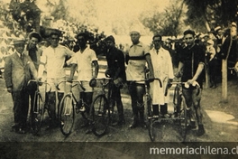 Partida de carrera ciclística en el Velódromo del Parque Cousiño, 1923