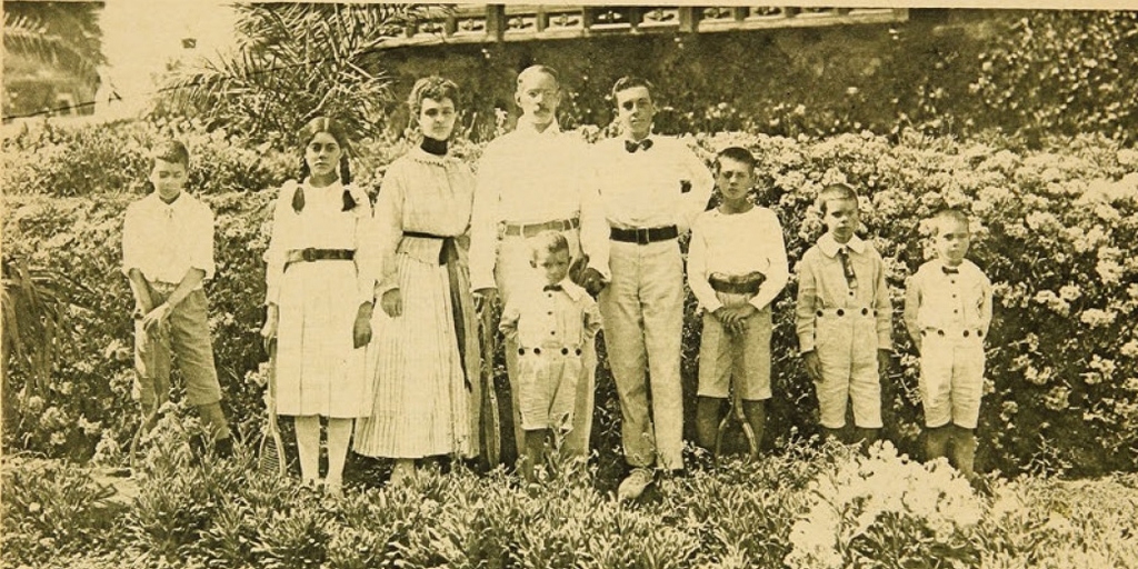 Don Carlos Ossandón B. y familia, 1923