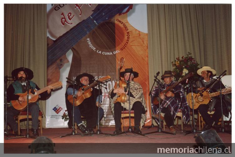 Presentación de Alfonso Rubio, Santos Rubio, Juan Pérez, Manuel Saavedra y Chosto Ulloa, en Homenaje a los Guitarroneros de Pirque en el Teatro Palermo de Puente Alto
