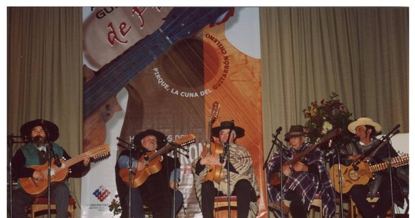 Presentación de Alfonso Rubio, Santos Rubio, Juan Pérez, Manuel Saavedra y Chosto Ulloa, en Homenaje a los Guitarroneros de Pirque en el Teatro Palermo de Puente Alto