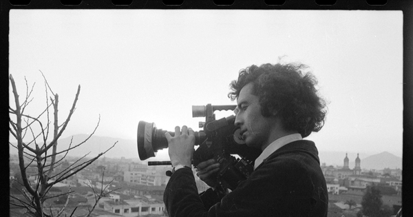 Jorge Müller filmando La Batalla de Chile, 1973