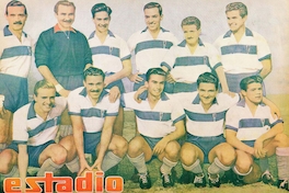  Equipo de Universidad Católica 1949 Estadio. Santiago : [s.n.], 1941-1982, nº 324, (30 jul. 1949), contraportada.