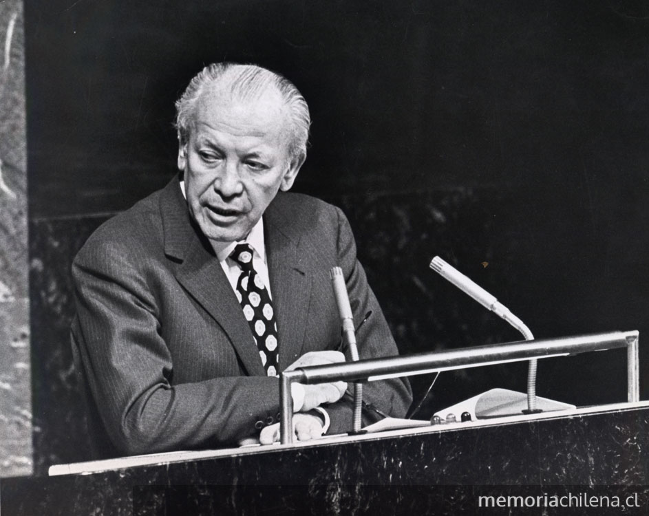 Humberto Díaz Casanueva en la ONU, hacia 1980