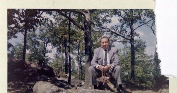 Rosamel del Valle en Bear Mountain, New York, 1960