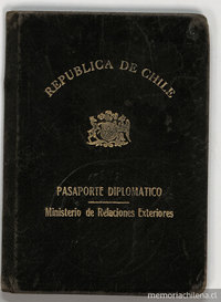 Pasaporte diplomático de Humberto Díaz Casanueva