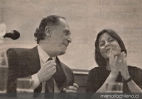 Diamela Eltit recibiendo el Premio José Nuez Martín, 1995