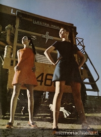 Pie de Foto: Moda en el desierto, Paula, 1968