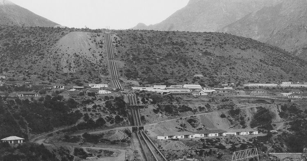 Pie de foto: Construcción de la Central Eléctrica Queltehues. 31 de Marzo de 1928. Archivo Fotográfico de CHILECTRA