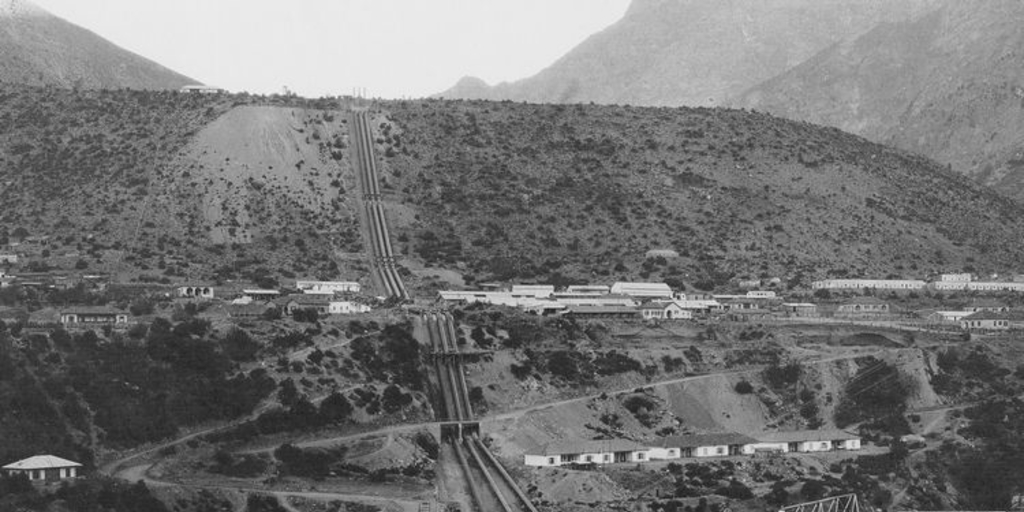 Pie de foto: Construcción de la Central Eléctrica Queltehues. 31 de Marzo de 1928. Archivo Fotográfico de CHILECTRA