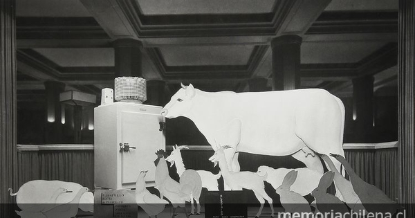 Pie de página: Promoción de congeladoras eléctricas. 10 de noviembre de 1930. Archivo Fotográfico de CHILECTRA