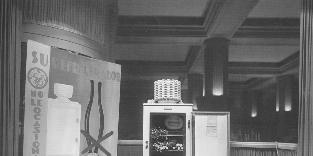 Vitrina con refigerador eléctrico, 15 de octubre de 1930