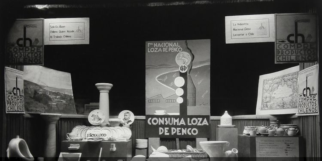 Pie de foto: Vitrina de Loza Penco. 4 de enero de 1932. Archivo Fotográfico de CHILECTRA