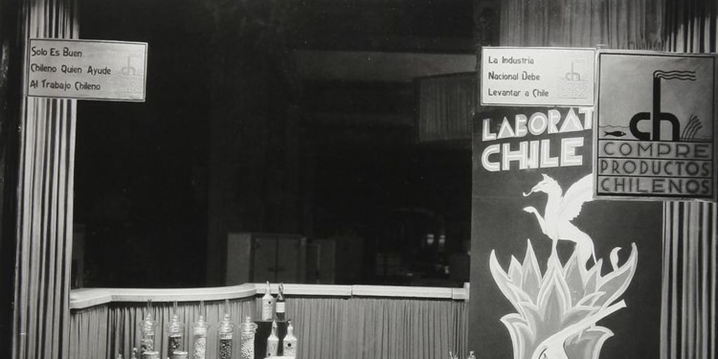 Pie de foto: Vitrina de Laboratorio Chile. 4 de enero 1932. Archivo Fotográfico de CHILECTRA