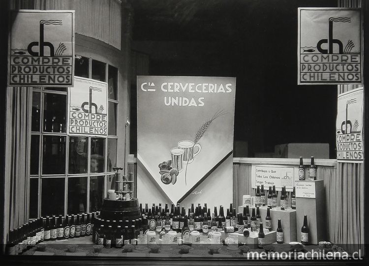 Pie de foto: Vitrina de Cervecerías Unidas. 22 de dicimbre de 1931. Archivo Fotográfico de CHILECTRA