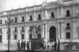 Pie de foto: Palacio de la Moneda. Transformador para el barrio cívico. 24 de diciembre de 1930. Archivo Fotográfico de CHILECTRA