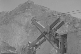 Pie de foto: Vista de maquinaria durante la extracción de carbón, 1940. Fotografía de Ignacio Hochhäusler.