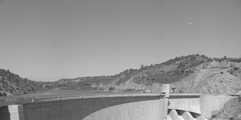 Vista de la estructura de la presa de la Cental Hidroeléctrica Rapel