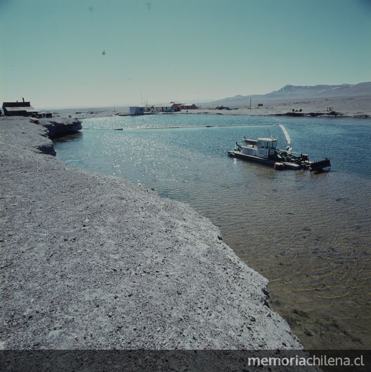 Embalse La Ola, Salvador. 1980. Fotografía de Jack Ceitelis.