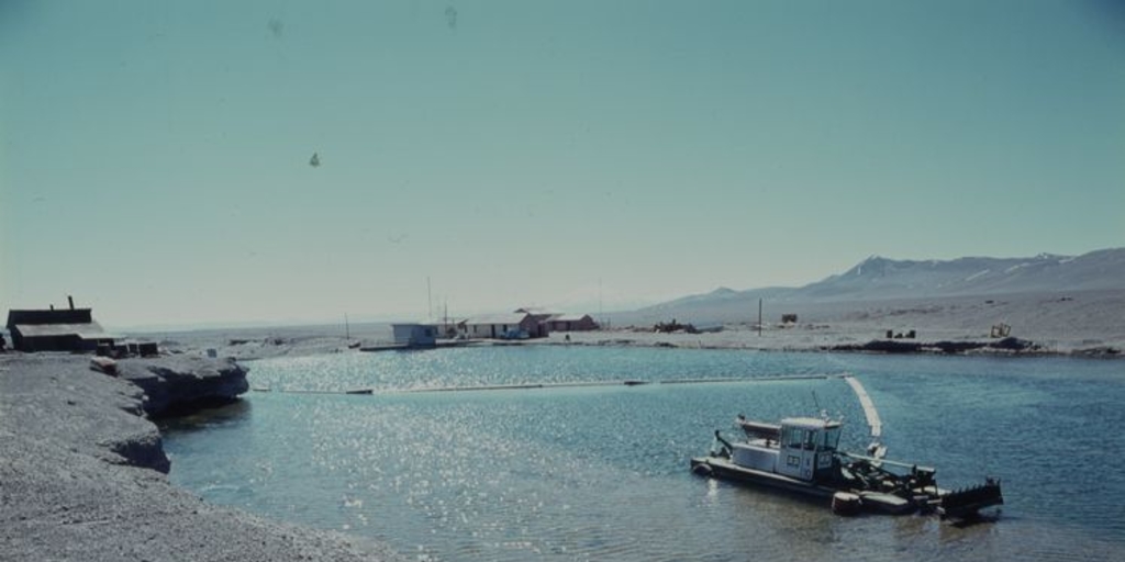 Embalse La Ola, Salvador. 1980. Fotografía de Jack Ceitelis.