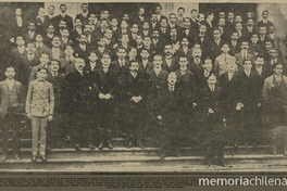 Pie de foto: Personal de El Diario Ilustrado en 1912 al cumplir 10 años de fundación siendo su director Misael Correa Pastene.