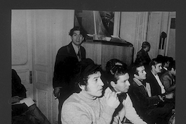 Pie de Foto: Conferencia de las Juventudes Comunistas de Chile (J.J.C.C). En primer plano, Víctor Jara.