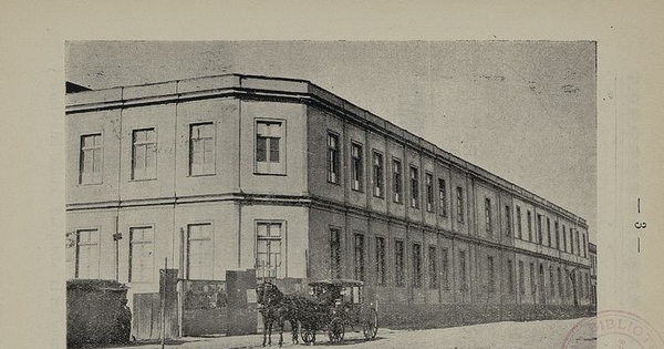 Pie de Foto: Fachada del Liceo de señoritas "José Miguel Infante" (Sama com Av. Brasil), 1913