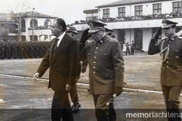 Patricio Aylwin, Presidente de la República, junto a Augusto Pinochet, (s/f)