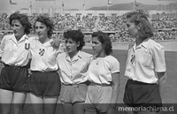 Pie de foto: Atletas representantes de diferentes clubes deportivos, durante 8º aniversario del Estadio Nacional, 01/12/1946