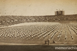 Vista general del Estadio Nacional tomada desde lo alto, durante la presentación de gimnasia desarrollada el día de la inauguración, 3 de diciembre de 1938 en Zig Zag, (s/n): 26, 8 de diciembre, 1938.