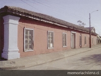 Casa Rojas, Cobquecura, 2002 en Valdés Cristian. Cobquecura: entre mar y tierra: valorización y difusión del patrimonio material de su zona típica. Chillán: Consejo Nacional de la Cultura y Las Artes Fondart, 2006. 96 p, página 26.