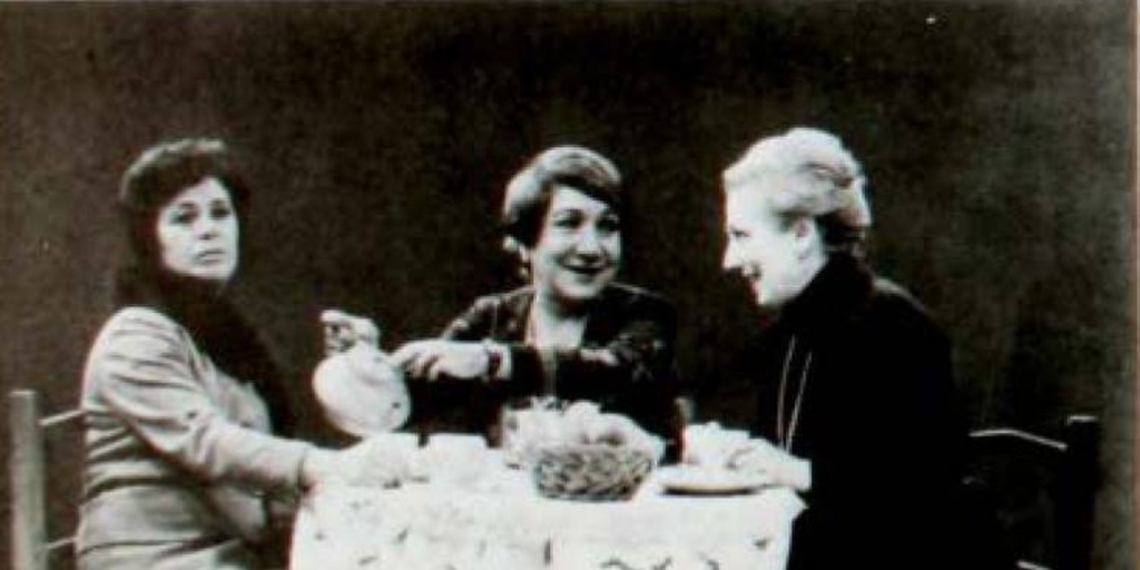 Obra "Las señoras de los jueves" de la compañía Los Comediantes en 1977. Kerry Keller, Ana González y María Cánepa.
