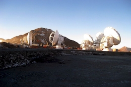 Trabajando en la instalación de 5 de las 66 antenas ALMA a 5.000 metros de altura.