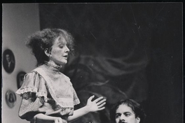 Escena de Doña Ramona, con Gloria Munchmeyer y Alejandro Castillo.