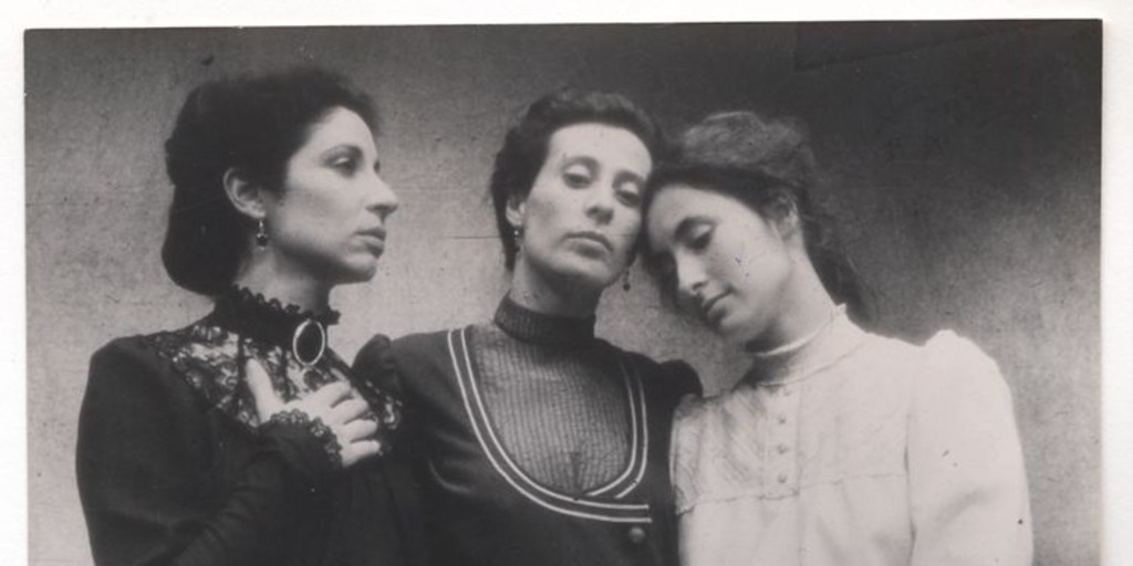 Escena de "Las tres hermanas": Loreto Valenzuela (Nasha), María Izquierdo (Olga) y Amparo Noguera (Irina)