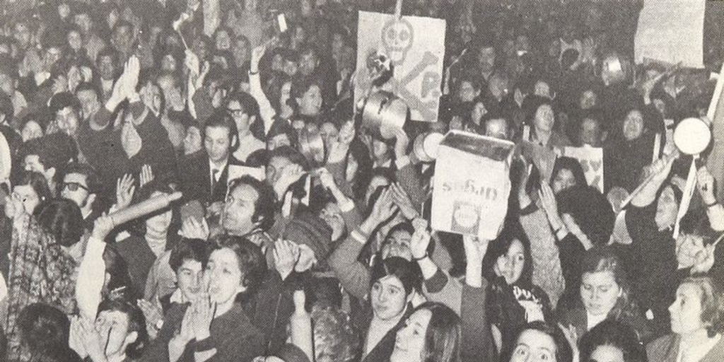 Pie de Foto: Marcha de las Ollas Vacías, 2 diciembre 1971